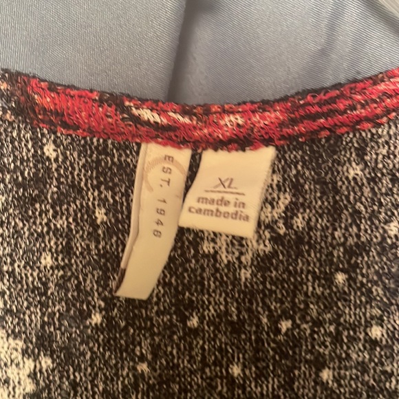 Overlay Sleeveless - Picture 3 of 3